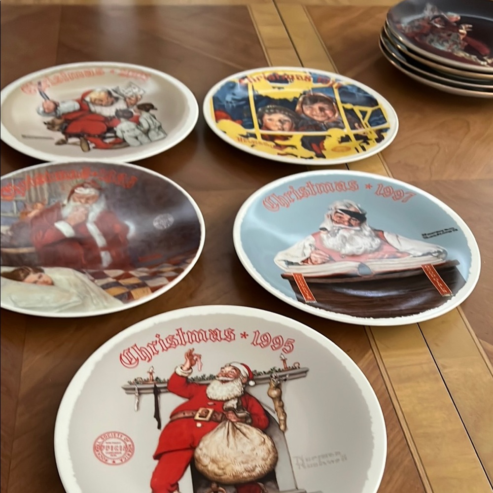 Christmas Collector Plates Set